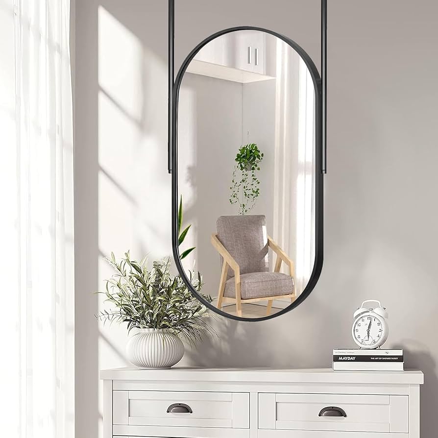 ギリシャ風装飾の円形ミラー イギリスのアンティーク雑貨、丸い形の縁取りが輝く壁付けの鏡(k-4666